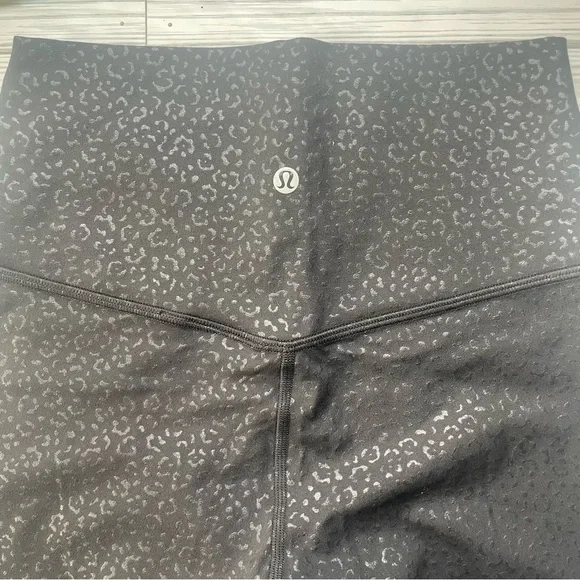 NWT Lululemon Align High-Rise Short 6" Leopard Daisy Emboss Black SIZE 6 - Picture 8 of 13